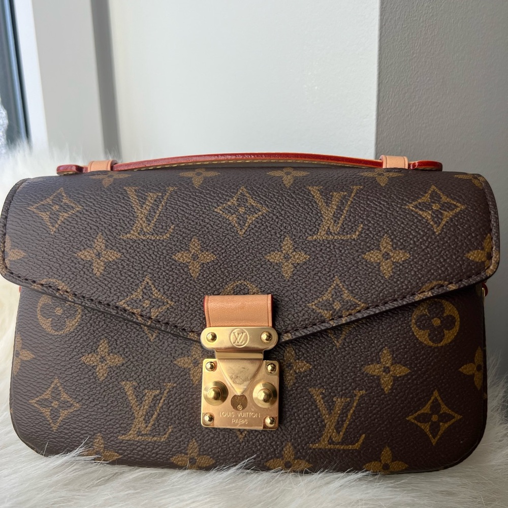 Louis Vuitton Pochette Metis East West monogram handbag